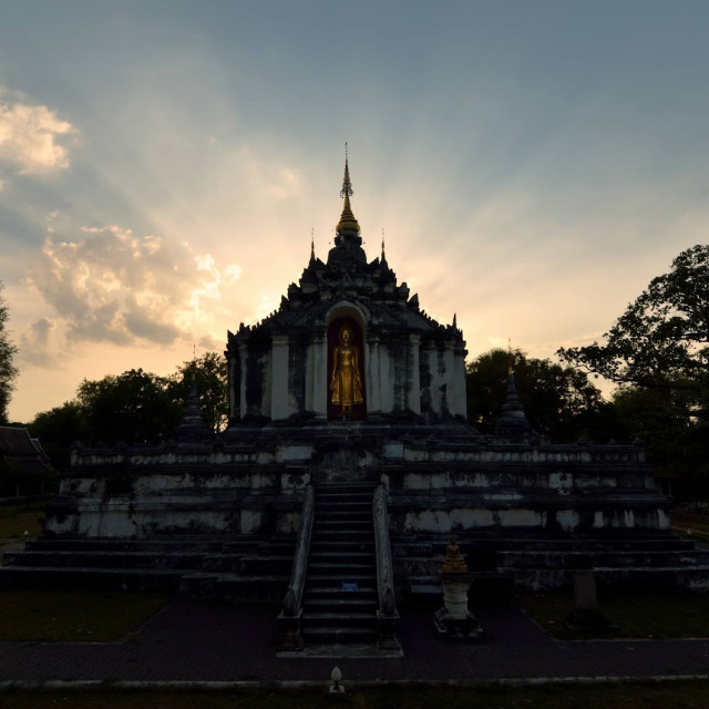 วัดพระยืน (Wat Phra Yuen)