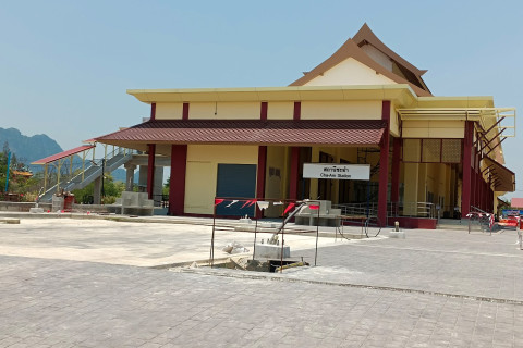 สถานีรถไฟบ้านชะอำ (Ban Cha-Am Railway Station) Photo 4 of 5