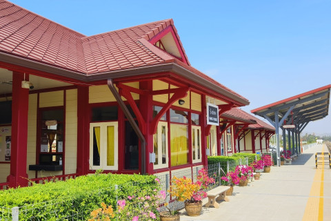 สถานีรถไฟวังก์พง (Wang Pong Railway Station) Photo 1 of 5