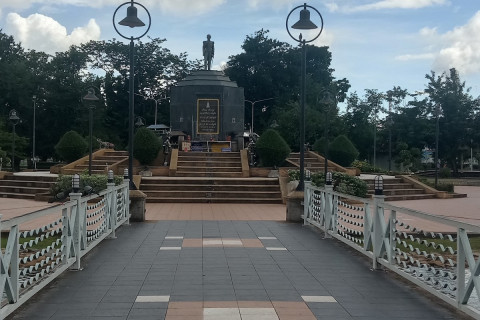 พระอนุสาวรีย์กรมหลวงชุมพรเขตอุดมศักดิ์ (Chumphon Crown Prince Monument)