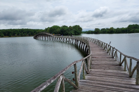 สะพานไม้เคี่ยม หนองใหญ่ (Kiem Wooden Bridge Nong Yai)