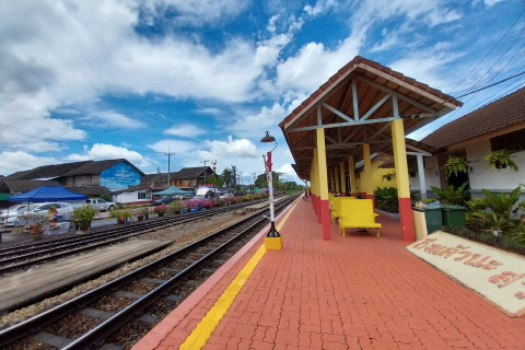 สถานีรถไฟสวี (Sawi Railway Station) Photo 1 of 5