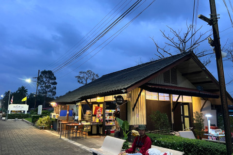 สถานีรถไฟหลังสวน (Lang Suan Railway Station)