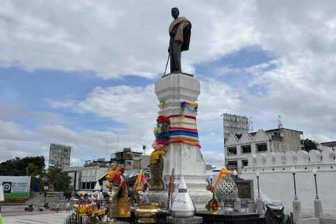 อนุสาวรีย์ท้าวสุรนารี (ย่าโม) (Thao Suranari Monument (Ya Mo)) Photo 1 of 5