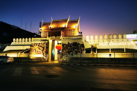 อนุสาวรีย์ท้าวสุรนารี (ย่าโม) (Thao Suranari Monument (Ya Mo)) Photo 4 of 5