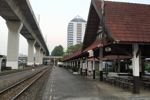 สถานีรถไฟคลองตัน (Khlong Tan Railway Station) Photo 1 of 5