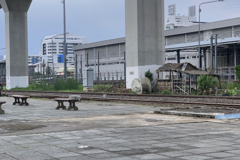 สถานีรถไฟคลองตัน (Khlong Tan Railway Station) Photo 2 of 5