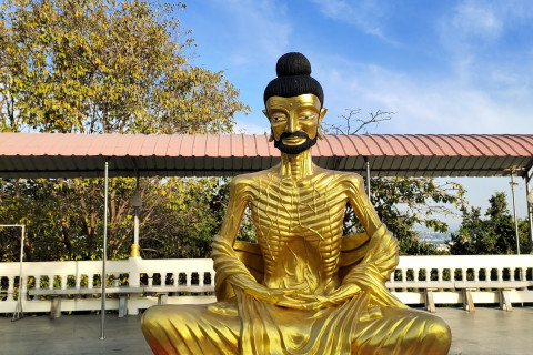 วัดพระใหญ่ (Wat Phra Yai) Photo 4 of 5