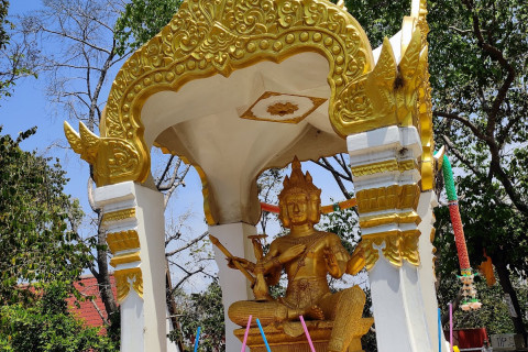 วัดพระใหญ่ (Wat Phra Yai) Photo 5 of 5
