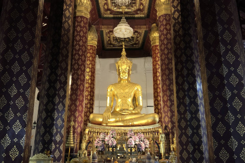 วัดหน้าพระเมรุ (Wat Na Phra Meru) Photo 2 of 5