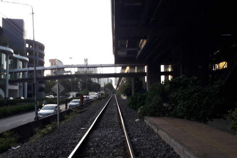 สถานีรถไฟสุขุมวิท 71 Photo 1 of 5