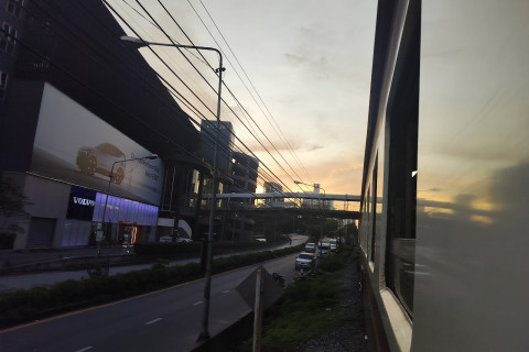 สถานีรถไฟสุขุมวิท 71 Photo 3 of 5