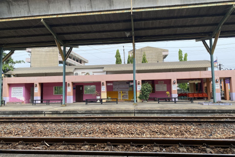 สถานีรถไฟบ้านทับช้าง Photo 2 of 5