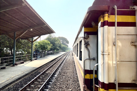 สถานีรถไฟซอยวัดลานบุญ Photo 2 of 5