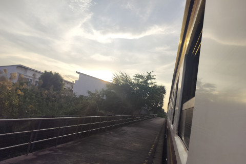 สถานีรถไฟซอยวัดลานบุญ Photo 3 of 5