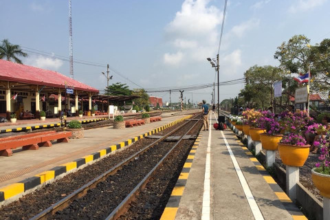 สถานีรถไฟอยุธยา (Ayutthaya Railway Station) Photo 1 of 5