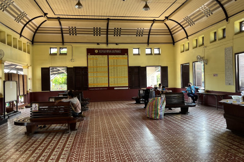 สถานีรถไฟอยุธยา (Ayutthaya Railway Station) Photo 3 of 5