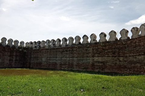 กำแพงเมืองเก่าลพบุรี (Old Lopburi City Wall) Photo 1 of 5