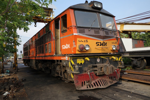 สถานีรถไฟปากน้ำโพ (Pak Nam Pho Railway Station) Photo 3 of 5