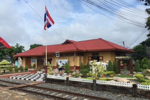 สถานีรถไฟปากน้ำโพ (Pak Nam Pho Railway Station) Photo 2 of 5