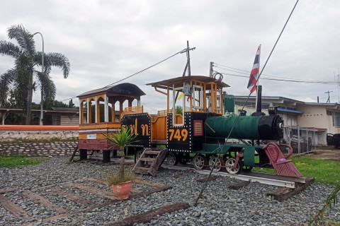 สถานีรถไฟเด่นชัย (Den Chai Railway Station) Photo 5 of 5