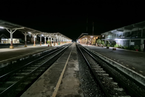 สถานีรถไฟเด่นชัย (Den Chai Railway Station) Photo 1 of 5