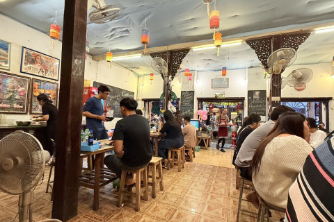 กาดกองต้า (Kad Kong Ta)
