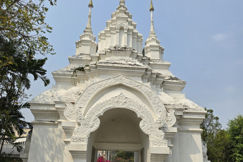 วัดสวนดอก พระอารามหลวงราชวรวิหาร (Wat Suan Dok Royal Temple) Photo 4 of 5