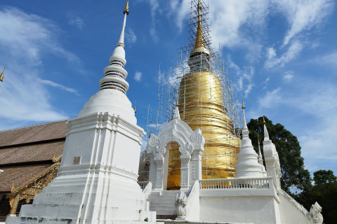วัดสวนดอก พระอารามหลวงราชวรวิหาร (Wat Suan Dok Royal Temple) Photo 1 of 5