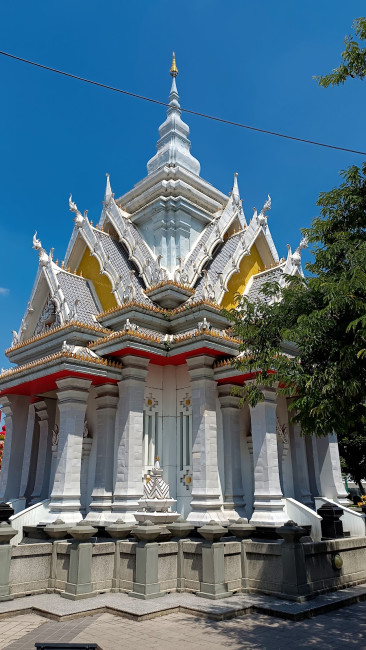 ศาลหลักเมือง ขอนแก่น (Khon Kaen City Pillar Shrine) Photo 1 of 5
