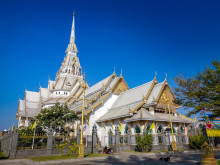 วัดโสธรวรารามวรวิหาร (Wat Sothon Wararam Worawihan) Photo 1 of 5