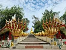 วัดพระใหญ่ (Wat Phra Yai) Photo 2 of 5