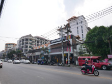 นิมมานเหมินทร์ (Nimmanhaemin Road) Photo 2 of 5