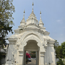 วัดสวนดอก พระอารามหลวงราชวรวิหาร (Wat Suan Dok Royal Temple) Photo 4 of 5