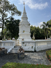 วัดสวนดอก พระอารามหลวงราชวรวิหาร (Wat Suan Dok Royal Temple) Photo 3 of 5